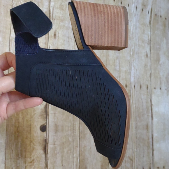 Vince Camuto Dark Navy Blue heels - Picture 7 of 8